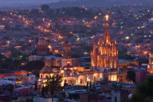 Catholic Prints: Mexico, San Miguel de Allende. La Parroquia de San Miguel Arcangel Church dominates