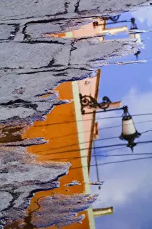 Images Dated 14th November 2006: Mexico, San Miguel de Allende, Lantern reflection in puddle