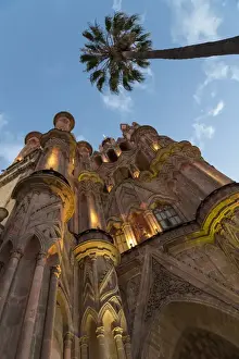 Images Dated 22nd March 2013: Mexico, San Miguel de Allende. View of Parroquia de San Miguel Arcangel church. Credit as