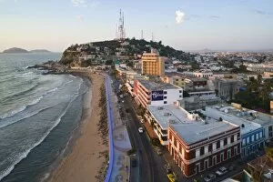 Images Dated 4th December 2006: Mexico, Sinaloa State, Mazatlan. Hotels along Playa Olas Altas and Old Mazatlan /