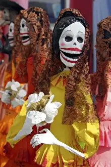 Images Dated 30th October 2006: Mexico. Skeletal Catrinas, figures celebrating Dia de Los Muertos