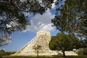 Images Dated 21st February 2007: Mexico, Yucatan. Chichen Itza is a large pre-Columbian archaeological site built by the Maya