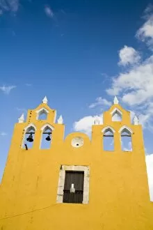 Images Dated 22nd February 2007: Mexico, Yucatan, Izamal. The Franciscan Convent of San Antonio de Padua, built by