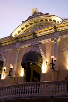 Images Dated 21st November 2004: Mexico, Yucatan, Merida, facade of restaurant at sunset
