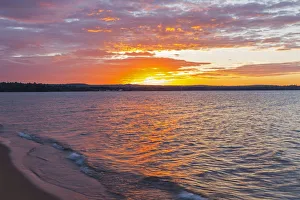 Images Dated 30th September 2016: Michigan, Munising, Lake Superior at sunset