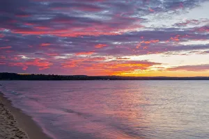 Images Dated 30th September 2016: Michigan, Munising, Lake Superior at sunset