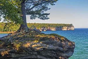 Images Dated 29th September 2016: Michigan, Pictured Rocks National Lakeshore, Chapel Rock