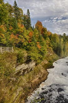 Images Dated 6th October 2016: Michigan, Tahquamenon Falls State Park, Upper Falls