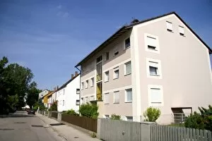 Images Dated 20th June 2006: Mid rise housing in Friesing, Germany