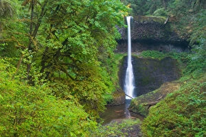 Images Dated 10th September 2005: Middle falls Silver Falls State Park east of Salem Oregon