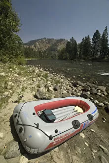 Images Dated 5th August 2006: Midsummer Rafting Put-in on the Wenatchee River, Wenatchee, Washington, US