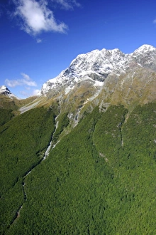 Images Dated 24th February 2004: Milford Sound, New Zealand. The majestic fjords, waterfalls, and imposing mountaintops