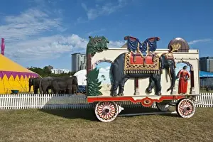 Images Dated 11th July 2009: Milwaukee, Wisconsin. Historic circus wagons at the annual Great CIrcus Parade