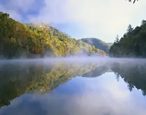 Images Dated 19th March 2010: Mist rising from Milcreek lake, Natural Bridge State Park, Daniel Boone National Forest