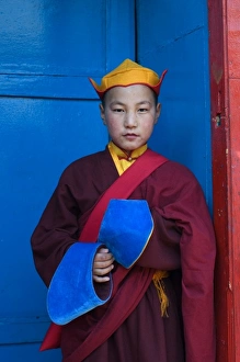 Images Dated 25th September 2006: Monk at Gesar Sum Monastery (MR)