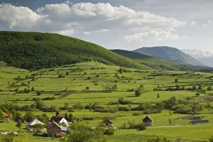 Images Dated 12th May 2007: MONTENEGRO, Eastern Montenegro Mountains, Dapasici. Village with springtime mountain