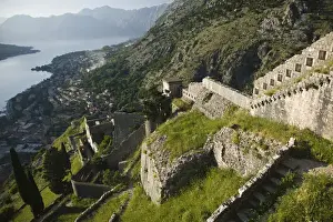 Images Dated 14th May 2007: MONTENEGRO, Kotor Bay / Kotor. Trail atop Kotors mountainside fortifications