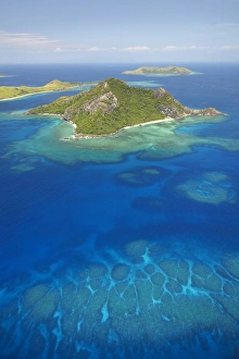 Images Dated 24th October 2011: Monu Island, Mamanuca Islands, Fiji, South Pacific - aerial