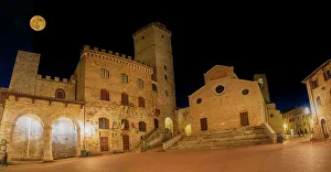 Images Dated 2022 August: Full moon over center of San Gimignano. A Unesco World Heritage Site. Tuscany, Italy