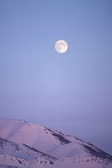 Images Dated 10th November 2005: full moon over Gates of the Arctic National Park, Brooks Range, North Slope, Alaska