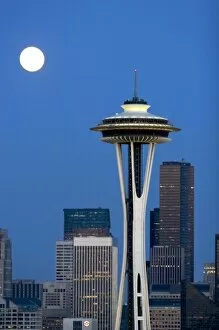 Images Dated 30th May 2007: Full moon over the Space Needle in the city of Seattle, Washington