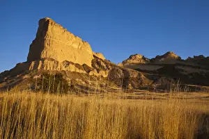 Images Dated 3rd May 2011: Morning light greets Eagle Rock at ScottsBluff National Monument, Nebraska, USA