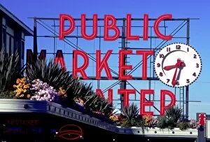 Images Dated 15th November 2007: Morning at Seattles famed Pike Place Public Market