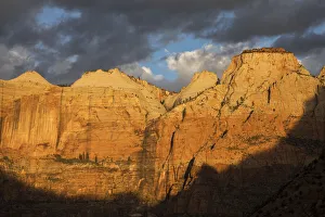 Images Dated 17th January 2021: Morning spotlight, Zion National Park