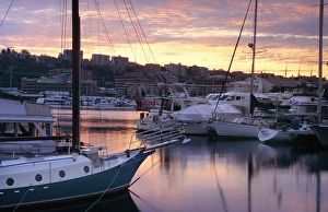 Images Dated 15th November 2007: Morning sun on the Lake Union marina in Seattle