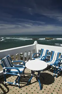 Images Dated 26th March 2006: MOROCCO, Atlantic Coast, ESSAOUIRA: Place Moulay Hassan Cafe Rooftop