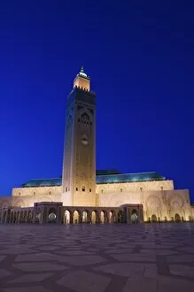Images Dated 2nd March 2006: MOROCCO, Casablanca: Hassan II Mosque (b.1993), Exterior / Evening Holds 25, 000 Worshipers