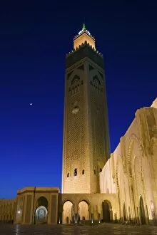 Images Dated 2nd March 2006: MOROCCO, Casablanca: Hassan II Mosque (b.1993), Exterior / Evening Holds 25, 000 Worshipers