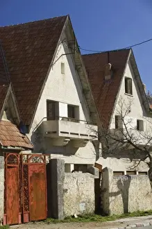Images Dated 11th March 2006: MOROCCO, Middle Atlas, Ifrane: Alpine Resort / The Geneva of Morocco Alpine buildings
