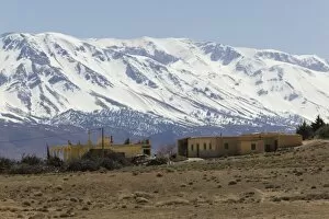 Images Dated 11th March 2006: MOROCCO, Middle Atlas, ZEIDA: Town View with Middle Atlas Mountains