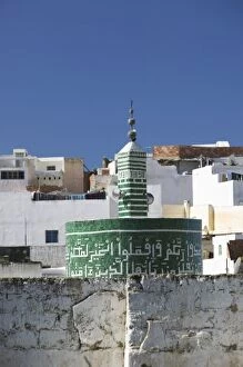 Images Dated 7th March 2006: MOROCCO, Moulay, Idriss: Moroccos Only Cylindrical Minaret