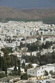 Images Dated 10th March 2006: MOROCCO, Region Kandar et Sebou: View of the Berber town of SEFROU lying in the foothills