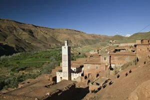 Images Dated 18th March 2006: MOROCCO, South of the High Atlas, TIZI, N, TICHKA Pass Road: Iminni Village / Mosque
