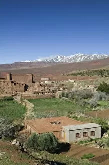 Images Dated 18th March 2006: MOROCCO, South of the High Atlas, TIZI, N, TICHKA Pass Road: AGOUIM Village