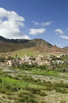 Images Dated 21st March 2006: MOROCCO, Tizi, N, Test Pass Road, IJOUKAK: Old Moroccan Mountain Village