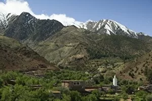 Images Dated 21st March 2006: MOROCCO, Tizi, N, Test Pass Road, MOULDIKHT: Village View