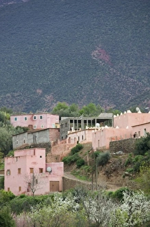 Images Dated 21st March 2006: MOROCCO, Tizi, N, Test Pass Road, OUIRGANE: Old Moroccan Mountain Village