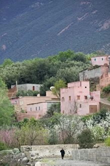 Images Dated 21st March 2006: MOROCCO, Tizi, N, Test Pass Road, OUIRGANE: Old Moroccan Mountain Village