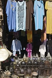MOROCCO, Ziz Valley, ERFOUD: Moroccan Souvenirs, Market / Souk