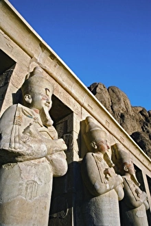 Images Dated 21st November 2005: Mortuary Temple of Queen Hatshepsut (Deir Al-Bahri), West Bank of the Nile Valley