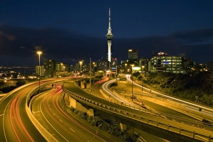 Images Dated 28th November 2006: Motorways and Skytower, Auckland, North Island, New Zealand