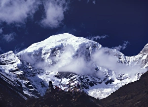 Images Dated 2nd July 2007: Mount Jhomolari and prayer flags, view from Jangothang, Jigme Dorji National Park, Bhutan