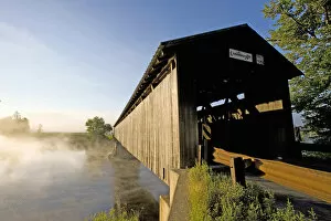 Images Dated 5th August 2007: The Mount Orne covered bridge spans the Connecticut River between Lunenburg, Vermont and Lancaster