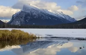 Images Dated 19th January 2006: Mount Rundle and Vermillion Lake, Banff National Park, Alberta, Rocky Mountains