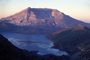 Images Dated 11th November 2005: Mount St. Helens and Spirit Lake at sunset, Mount St. Helens National Moument, Washington