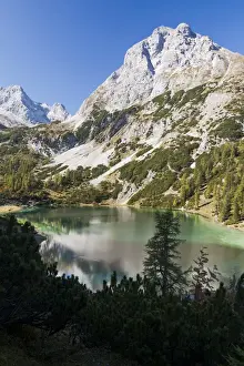 Images Dated 2nd October 2011: Mountain lake Seeben (Seebensee) in the Mieminger mountains with the Wetterstein